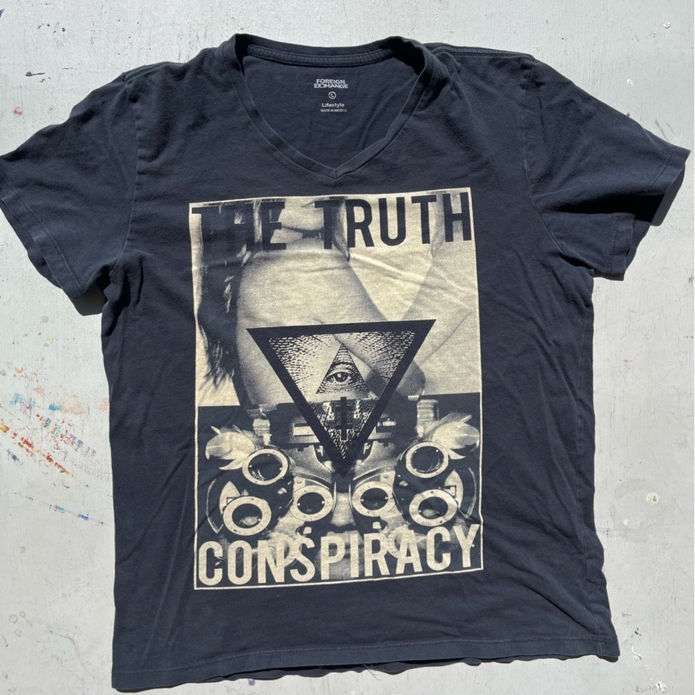 Men's Foreign Exchange T-Shirt Black Truth Conspiracy L V-Neck NWO Pyramid Eye